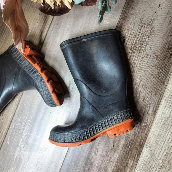 Kids Galoshes Rubber Waterproof Rain Chore Boots Size 6 Little Kid EUC - Picture 11 of 16